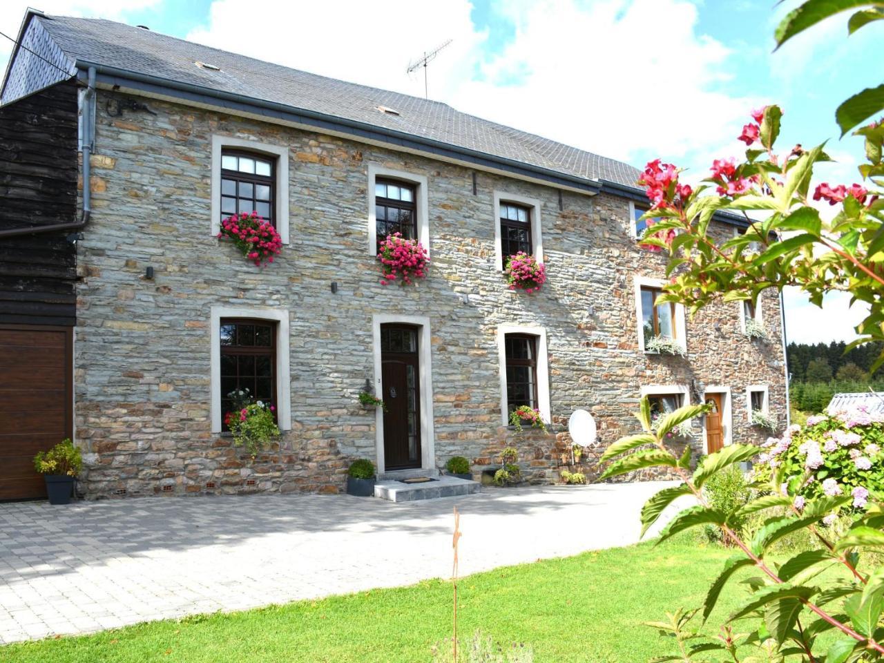 Chic With Garden Holiday home Vaux-sur-Sure